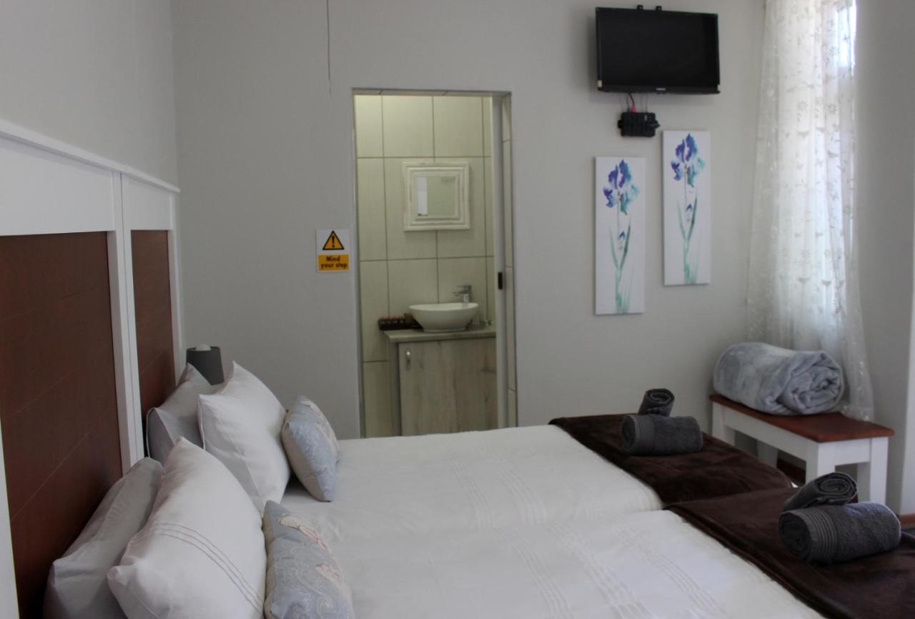 Tranquility Self Catering Hotell Lüderitz Exteriör bild