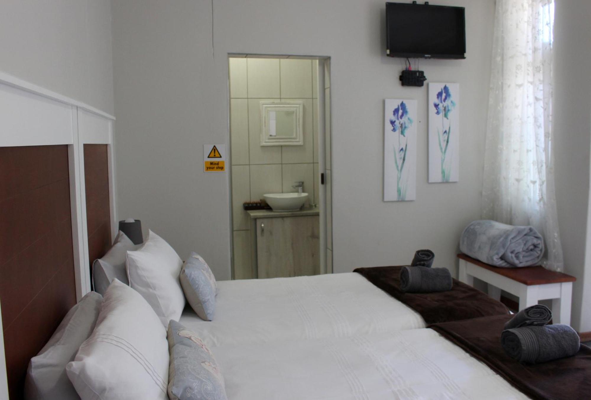 Tranquility Self Catering Hotell Lüderitz Exteriör bild