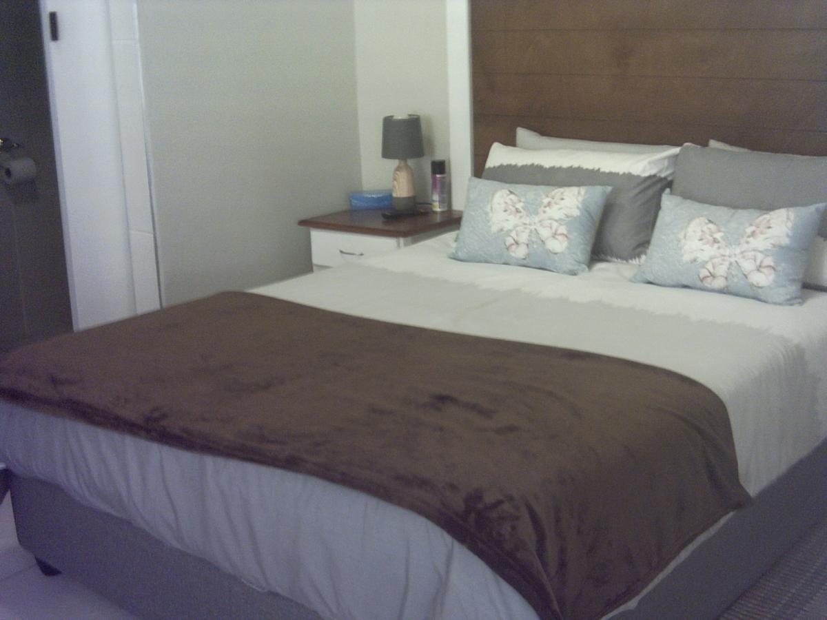 Tranquility Self Catering Hotell Lüderitz Exteriör bild