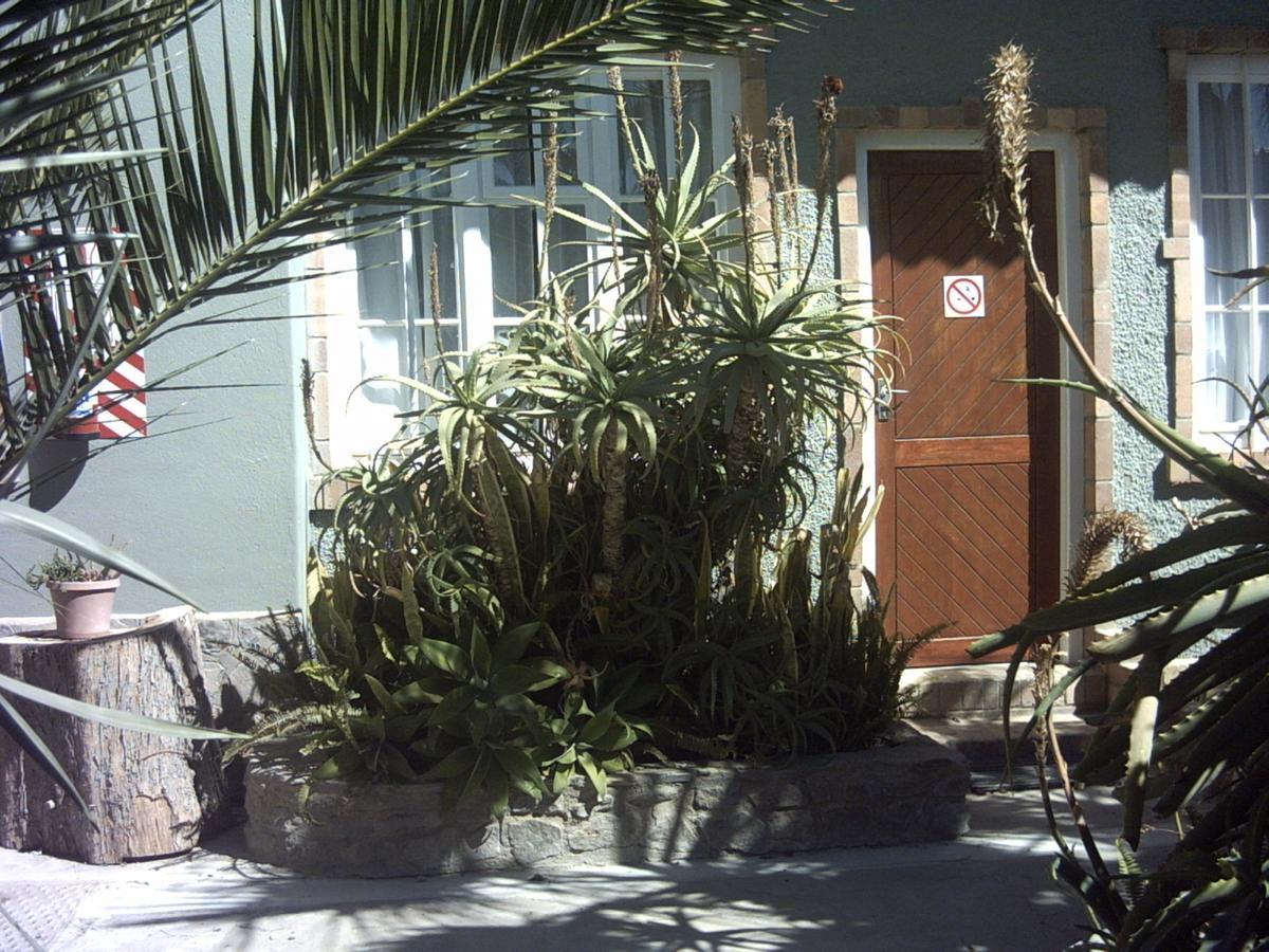 Tranquility Self Catering Hotell Lüderitz Exteriör bild