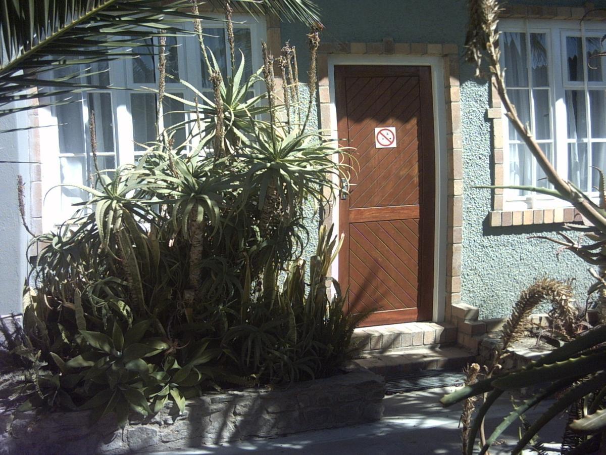 Tranquility Self Catering Hotell Lüderitz Exteriör bild