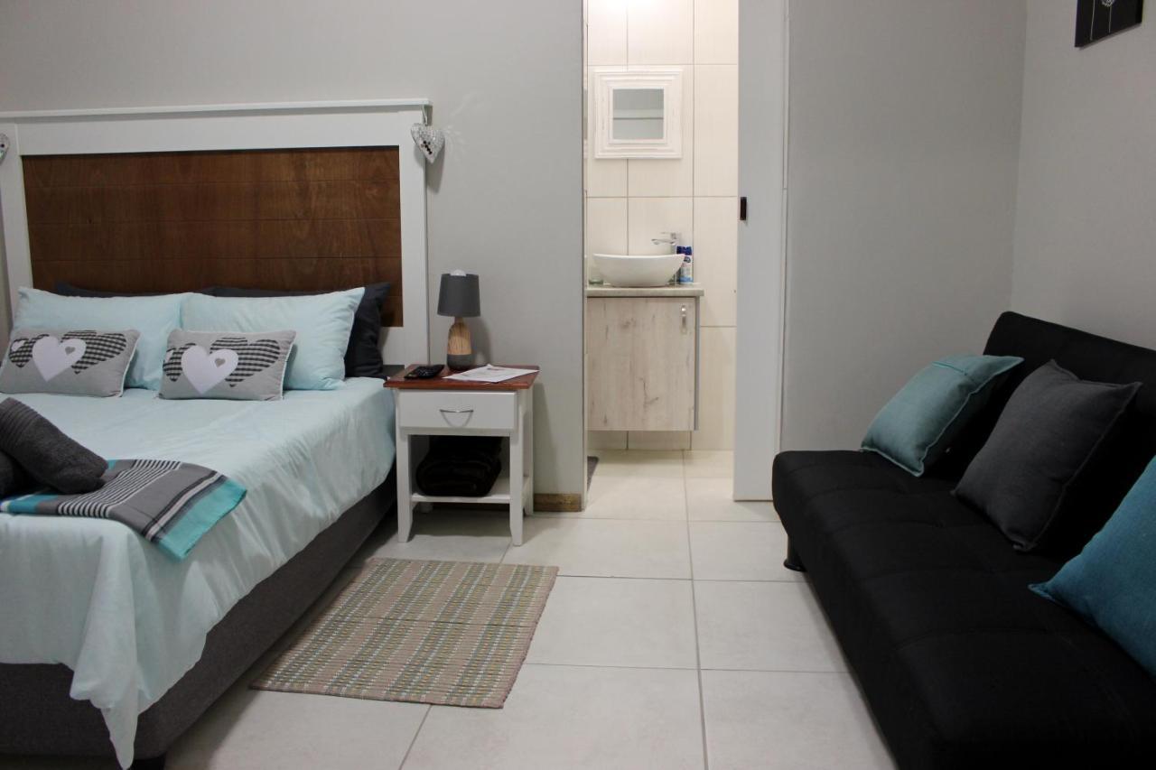 Tranquility Self Catering Hotell Lüderitz Exteriör bild