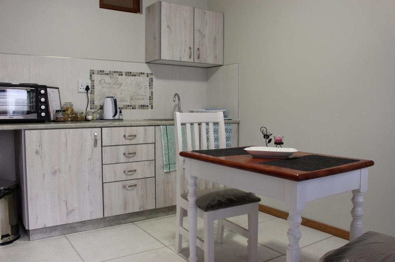 Tranquility Self Catering Hotell Lüderitz Exteriör bild